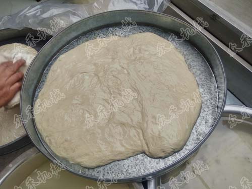 撕面筋機(jī)的使用方法準(zhǔn)備蒸面筋