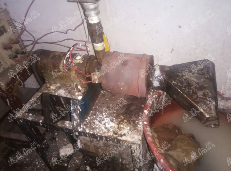 怎么選擇壽命長(zhǎng)質(zhì)量好的搟面皮機(jī)看老機(jī)器