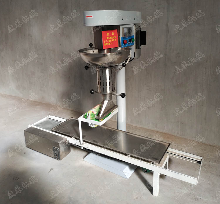 立式搟面皮機(jī)加裝面皮折疊機(jī)生產(chǎn)搟面皮