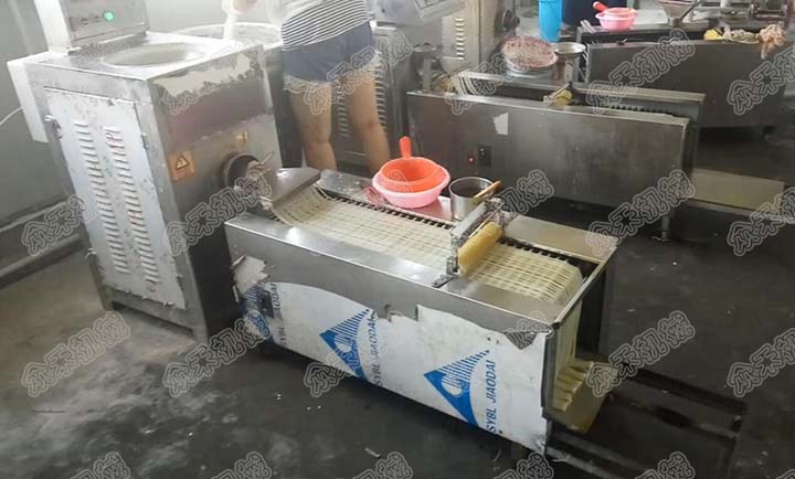 大型多功能面皮機制作視頻用戶加工生產(chǎn)車間