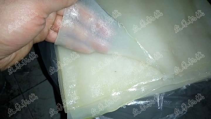 70型臥式搟面皮機(jī)折疊款視頻加工搟面皮方法