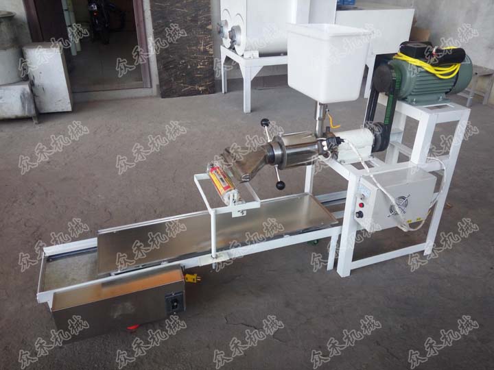 50型臥式搟面皮機視頻產(chǎn)品展示