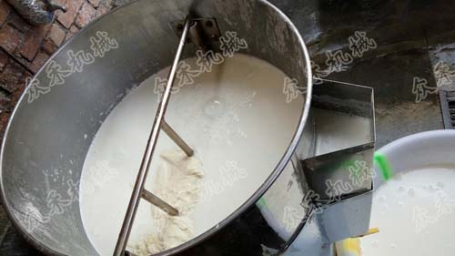 自制涼皮搟面皮面筋怎么做好吃面皮洗面機洗面