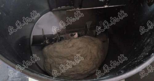 自制涼皮搟面皮面筋怎么做好吃面皮洗面機洗面筋